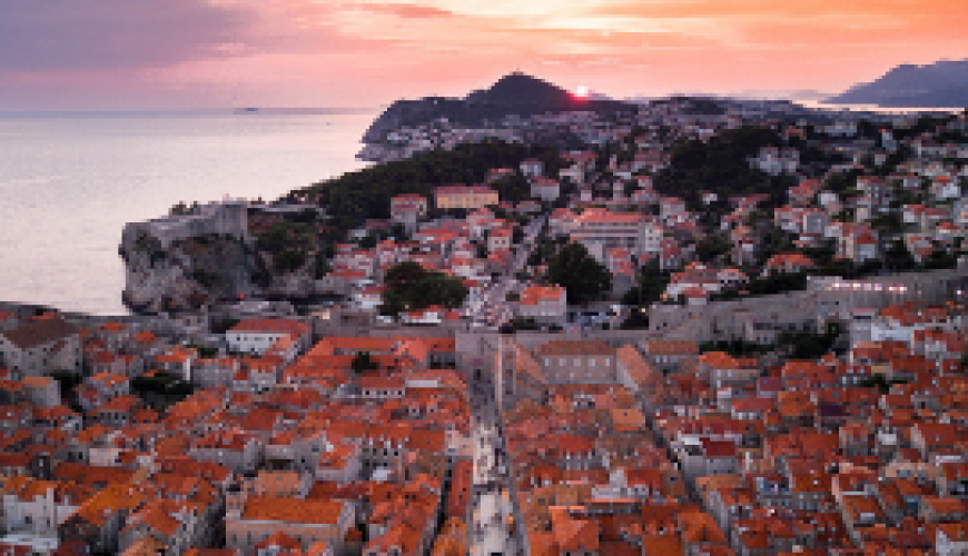 Mediterrane Küstenstadt in Europa.
